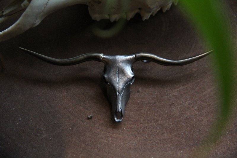 山骸紀/手作銀飾/單墜/德州長角牛 - 項鍊 - 純銀 銀色