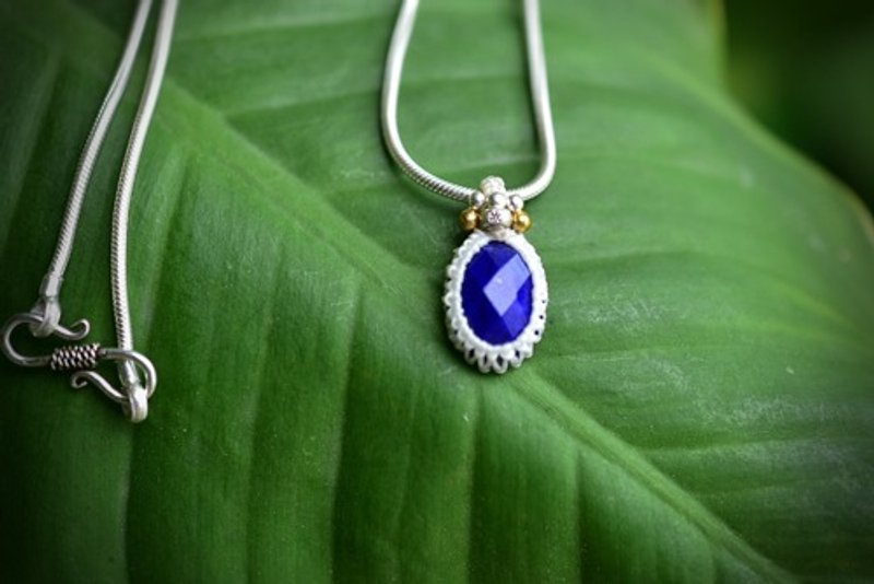 Silver Chain Lapis Lazuli Macrame Pendant 610 - สร้อยคอ - เครื่องเพชรพลอย สีน้ำเงิน