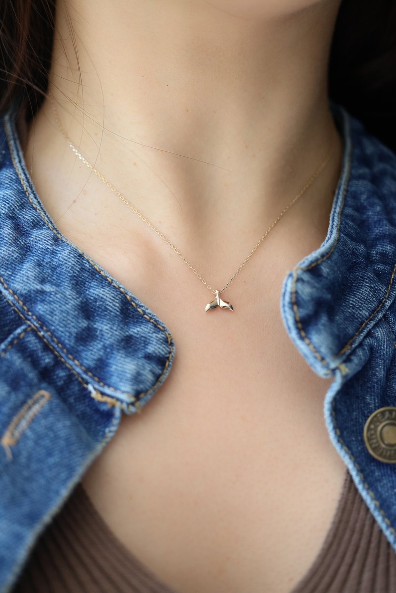 14K Gold Whale Necklace 金鯨魚項鍊 - 項鍊 - 貴金屬 金色