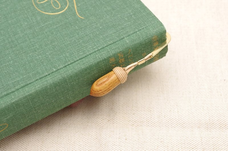Wood Carving Acorn Bracelet : KEYAKI & Maple - ที่คั่นหนังสือ - ไม้ สีส้ม