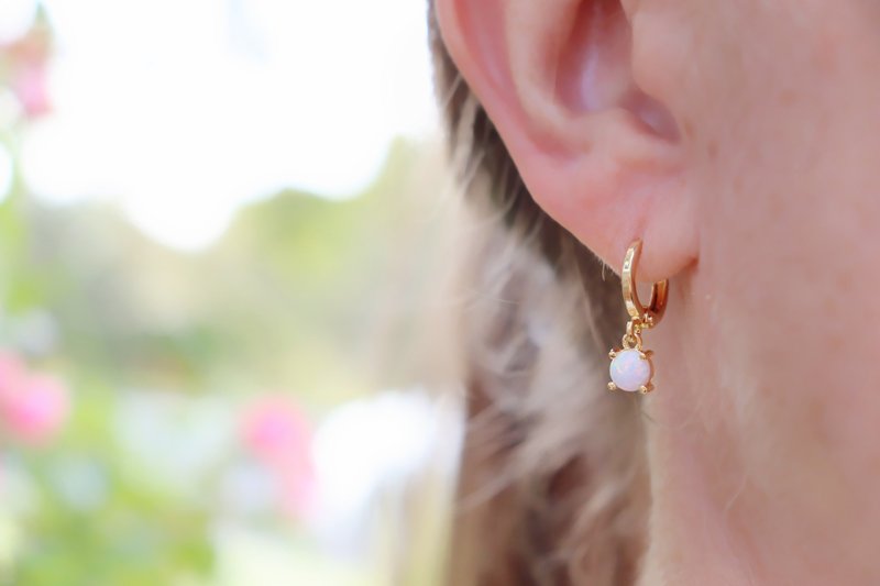 Dainty Boho Chic Opal Dangle Huggie Earrings Delicate Heart, Oval, Waterdrop - 耳環/耳夾/耳骨夾 - 銅/黃銅 銀色
