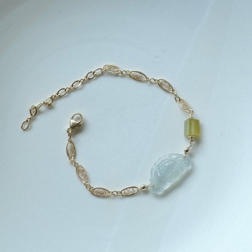 Emerald Gift。拈翠 拈翠-緬甸天然A貨翡翠-冰玻起光純白蓮花手牌設計手鍊14Kgf