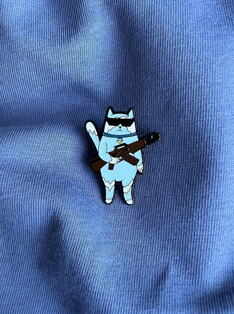 銅/黃銅 胸針 藍色 - Patriotic pin with a cat and AK-47 in support of Ukraine and homeless animals
