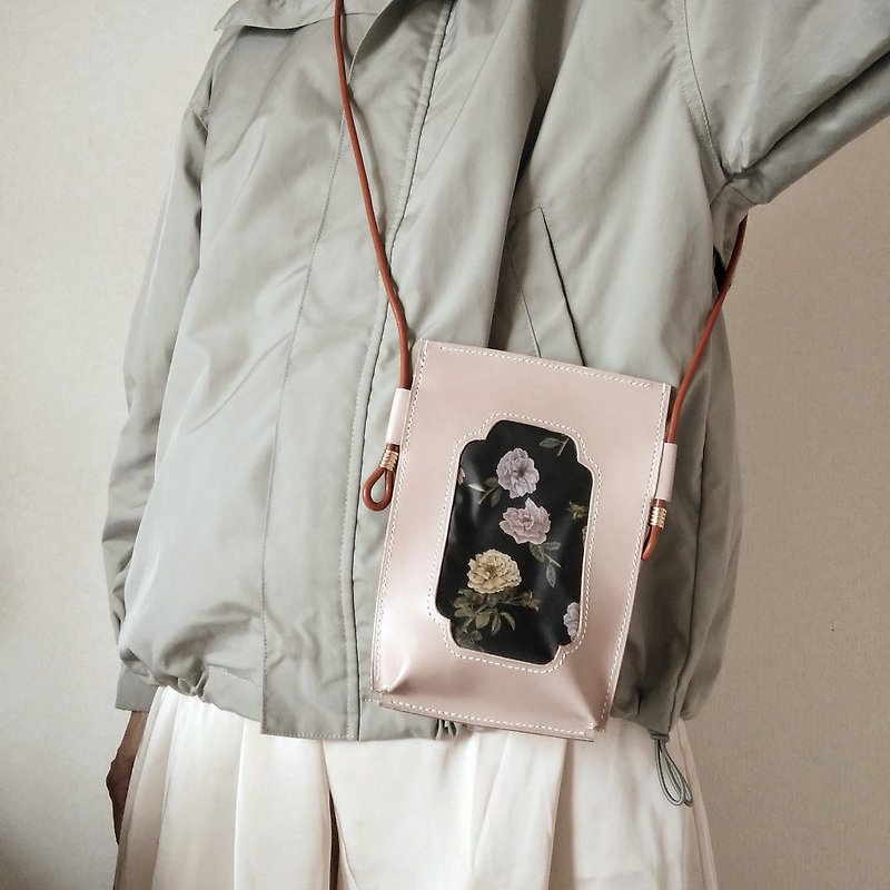 Mobile Phone Shoulder Bag- beigeーblackground-hana - อื่นๆ - หนังแท้ สีกากี