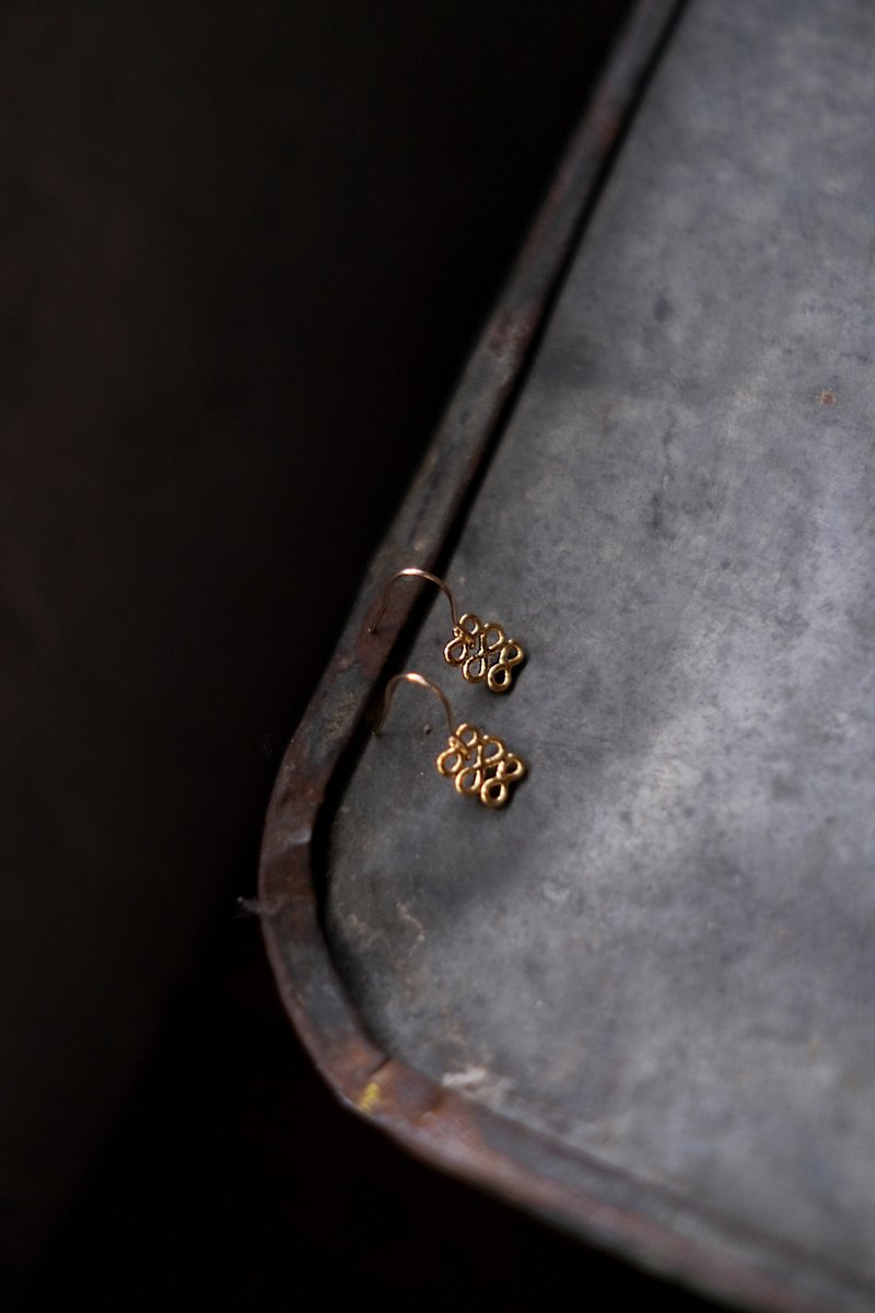 Silver-plated K gold minimalist earrings with small floral ornaments/Golden Moon Jasmine - ต่างหู - เงิน 