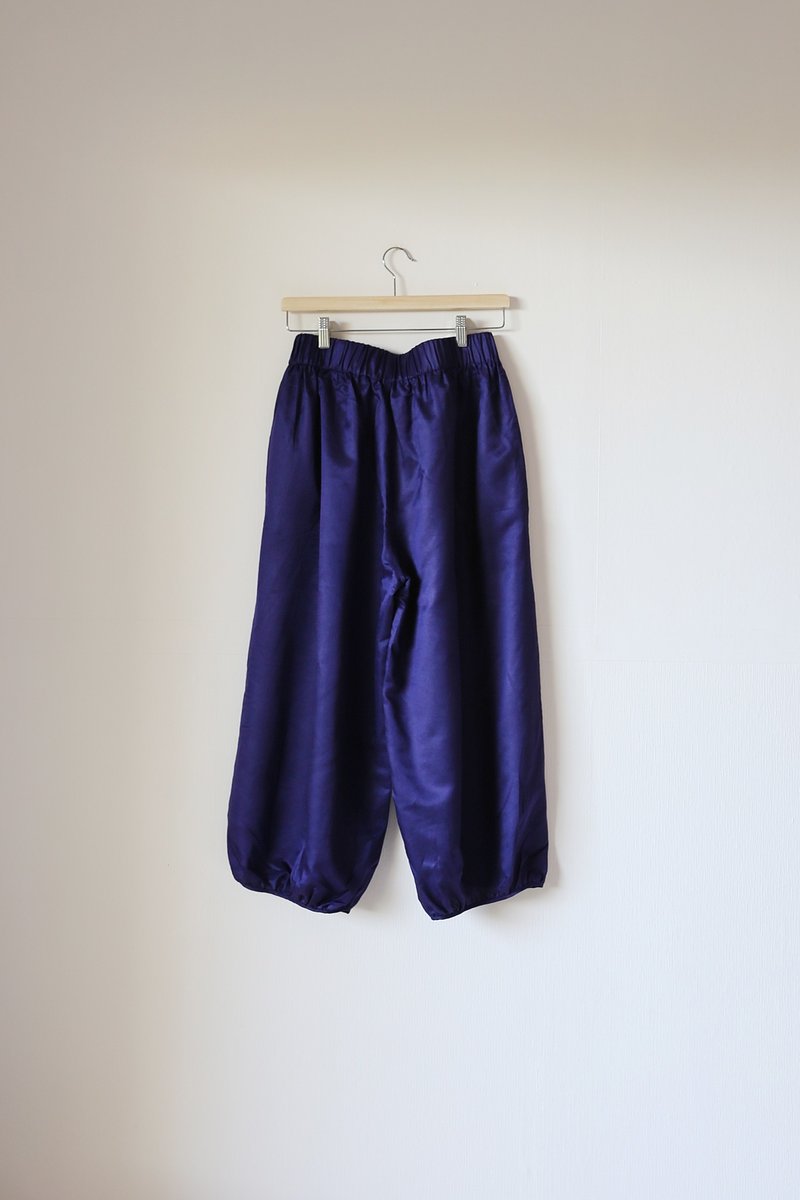 Purple and blue mercerized elastic waist blue and purple silk and cotton blended wide-leg bloomers - กางเกงขาสั้น - ผ้าไหม 