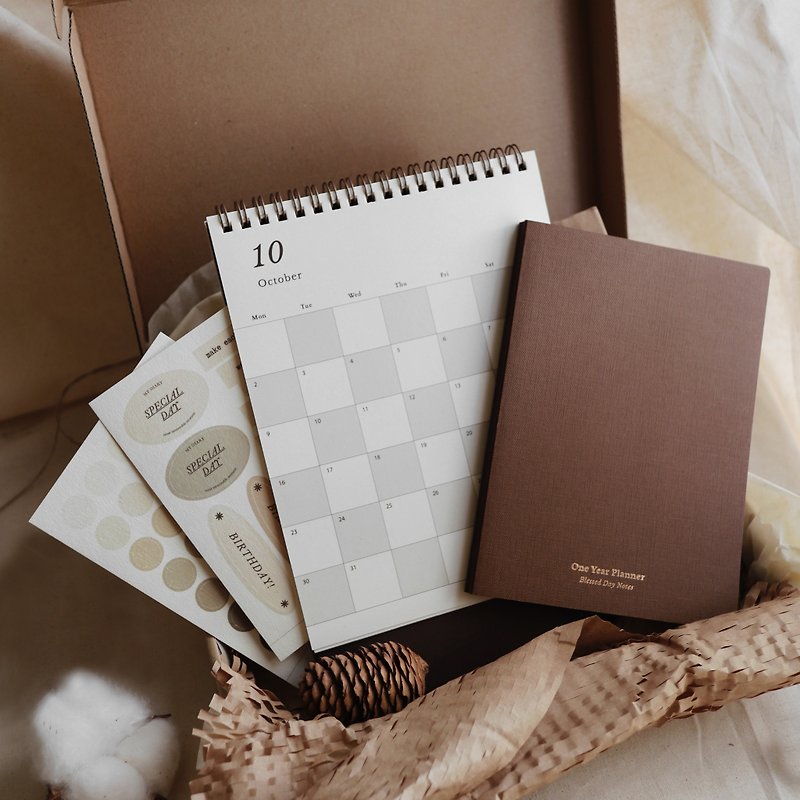 Planner Set: One year Undated Planner & 2023 Desk Calendar - Notebooks & Journals - Paper Brown