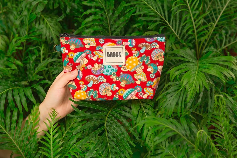 Zipper Universal Bag / Japanese Floral Cloth Limited_ Mushroom Red - กระเป๋าเครื่องสำอาง - ผ้าฝ้าย/ผ้าลินิน หลากหลายสี
