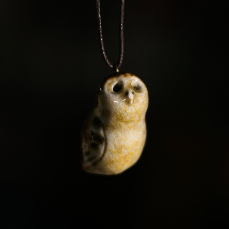 Firewood Pottery Essential Oil Necklace Tilted Head Owl - สร้อยคอ - ดินเผา สีกากี