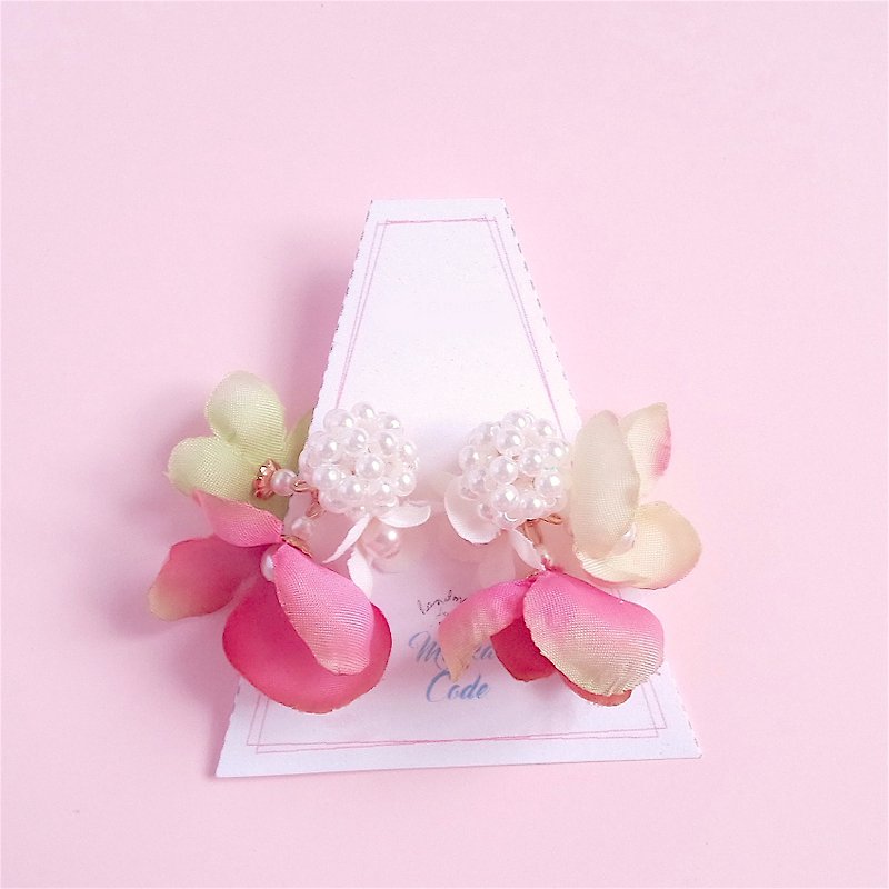 春夏 手工串珠 珍珠 小花 日本製抗敏耳針/夾式耳環 - 耳環/耳夾 - 植物．花 粉紅色