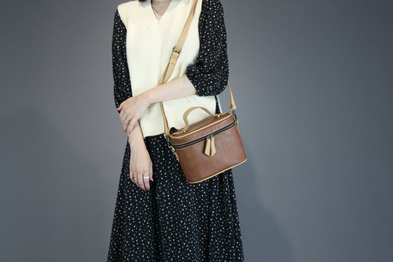 Vegetable tanned cowhide cross-body basket bag Brown - Messenger Bags & Sling Bags - Genuine Leather Brown