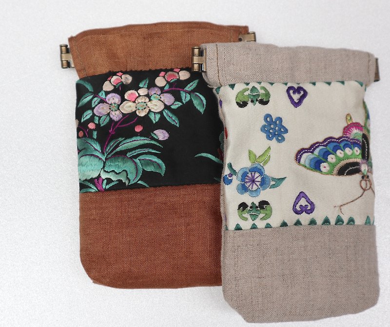 A century of Taiwanese Han embroidery - Toiletry Bags & Pouches - Cotton & Hemp 
