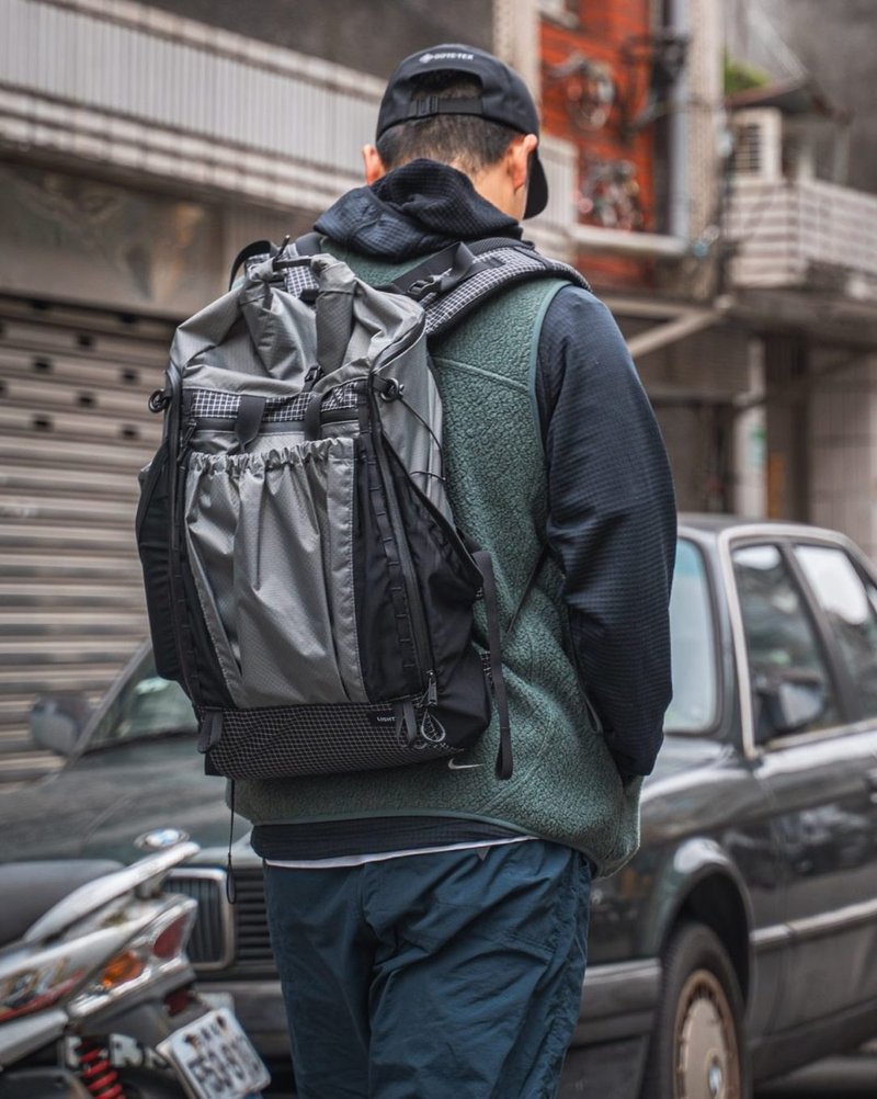 LIGHTZIP 秒收捲捲包 27-32L 輕量化後背包 - 後背包/背包/書包 - 聚酯纖維 灰色