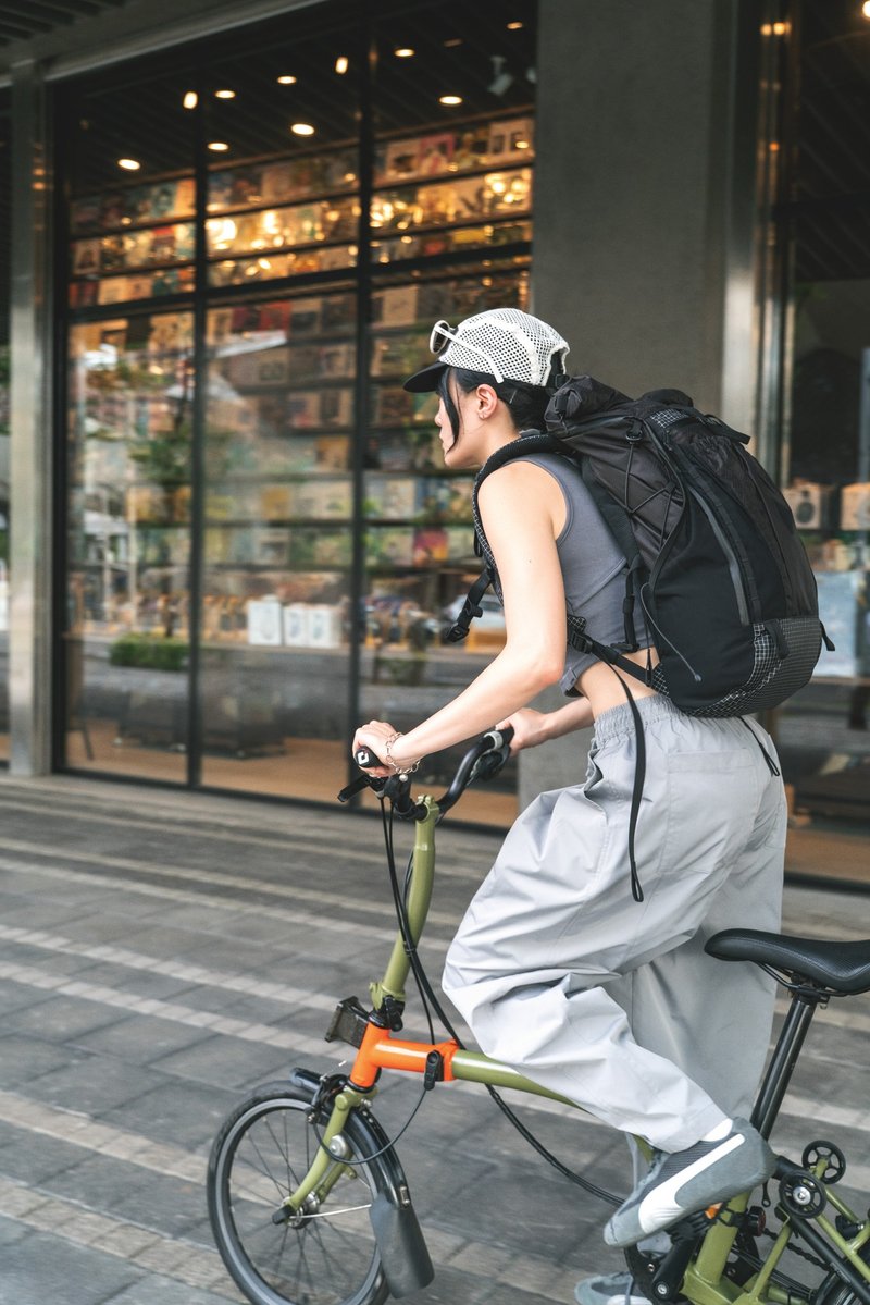 LIGHTZIP 秒收捲捲包 27-32L 輕量化後背包 - 後背包/背包/書包 - 聚酯纖維 灰色