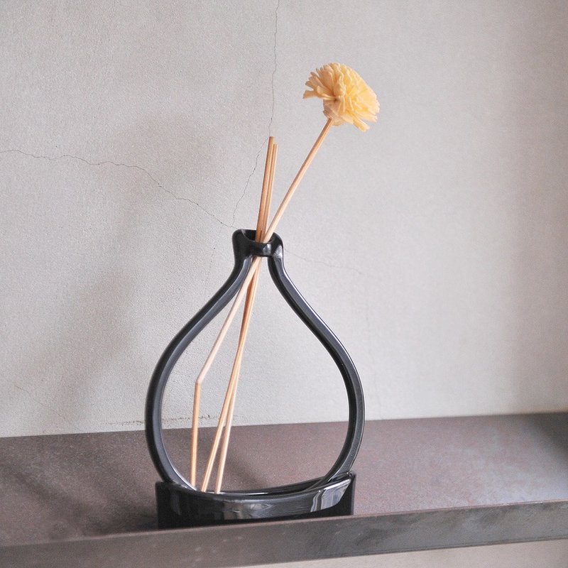 【Miccudo】 | 空氣花瓶 | 亮黑色 另有亮白色 設計禮 陶瓷品 裝飾花器 - 擺飾/家飾品 - 瓷 