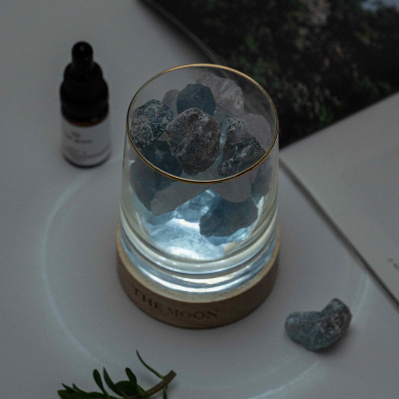 THE MOON 藍水晶擴香燈 // 紓壓X勇敢 - 香氛/精油/擴香 - 水晶 藍色