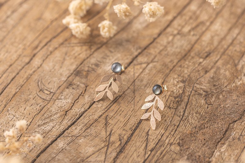 GREECE earrings in 14k Gold-Filled with natural Grey Mother-of-pearl - ต่างหู - เครื่องประดับ สีทอง