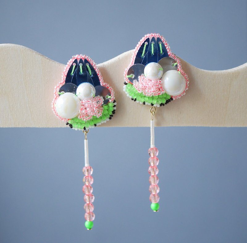 tsububu [made-to-order]/bead embroidery/microorganisms/buds-pierced earrings, Clip-On - Earrings & Clip-ons - Thread Pink