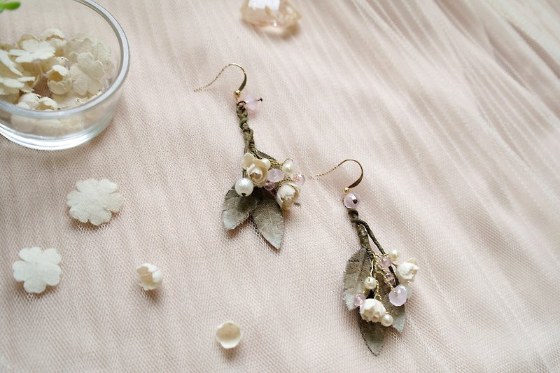 Earth Healing Brown Leaf Beads Beaded Cloth Flower Dyeing Flower String Earrings Earrings Gift - ต่างหู - ผ้าฝ้าย/ผ้าลินิน สีนำ้ตาล