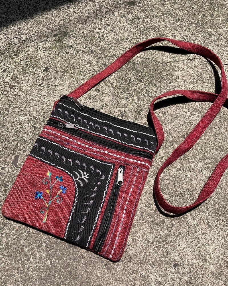 喜迎瑤 尼泊爾 刺繡包 民族風 嬉皮 斜背包 民族風包包 嬉皮 復古 - 側背包/斜背包 - 棉．麻 紅色