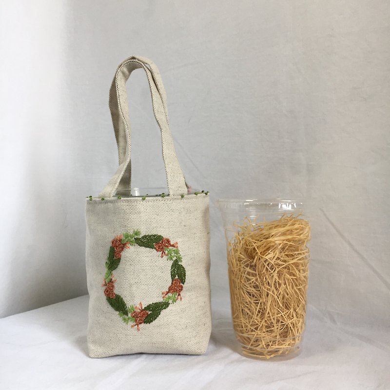Cafe bag wreath flower - กระเป๋าถือ - ผ้าฝ้าย/ผ้าลินิน ขาว