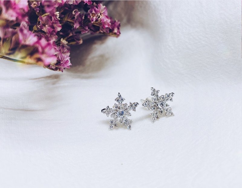 Chinese Valentine's Day 925 sterling silver romantic snowflake Stone earrings sterling silver earrings - Earrings & Clip-ons - Sterling Silver Silver