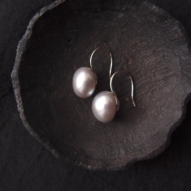 【Gray　Large】Baby Spoon Pearl Earrings　ベビースプーン バロックパールピアス　12mm - 耳環/耳夾/耳骨夾 - 寶石 灰色