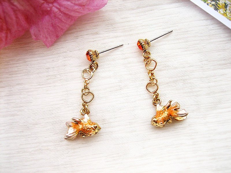 Summer の Festival - three-dimensional three-color bubble goldfish long earrings - Earrings & Clip-ons - Other Metals Multicolor
