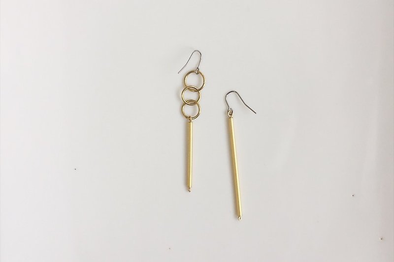 OI asymmetric shape brass earrings - ต่างหู - โลหะ สีทอง