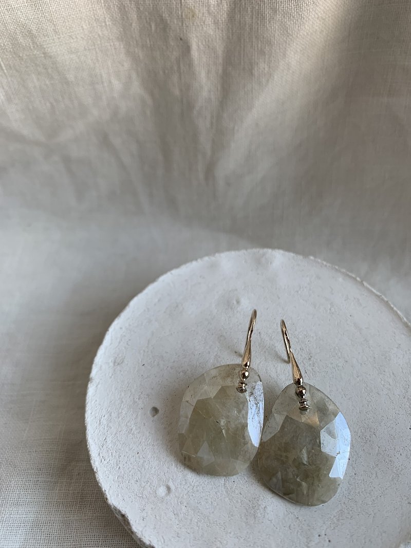 white sapphire　pierce - ต่างหู - เครื่องเพชรพลอย ขาว