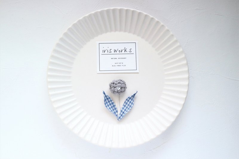 Flower Brooch Gray x Blue Check Lithuanian Linen - Brooches - Cotton & Hemp Gray