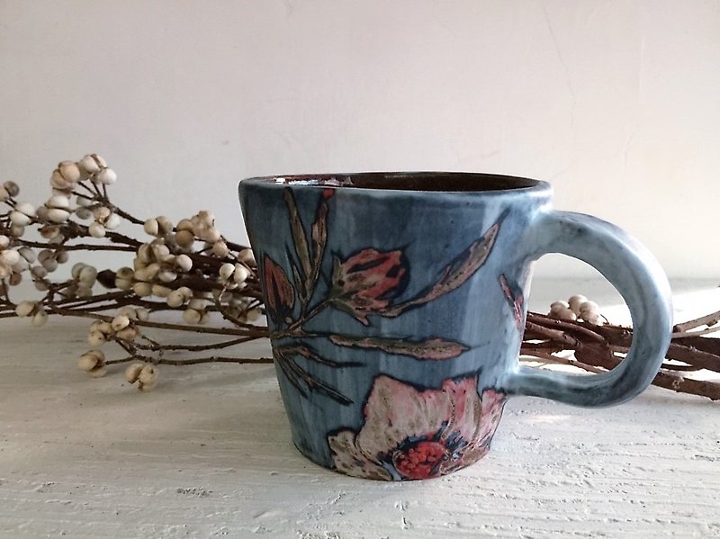 洛神花的日常(售完再製款)_陶器馬克杯 - 咖啡杯 - 陶 藍色