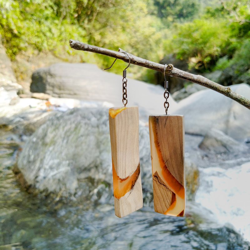 Handmade Secretwood Earrings with Taiwan Incence Cedar - ต่างหู - ไม้ สีส้ม