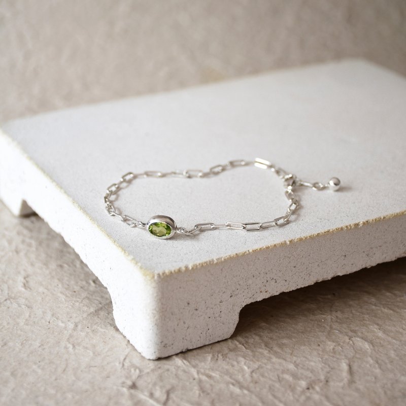 簡約淡綠色刻面橄欖石配925銀手鏈 // 八月份生日石 - 手鍊/手環 - 寶石 綠色