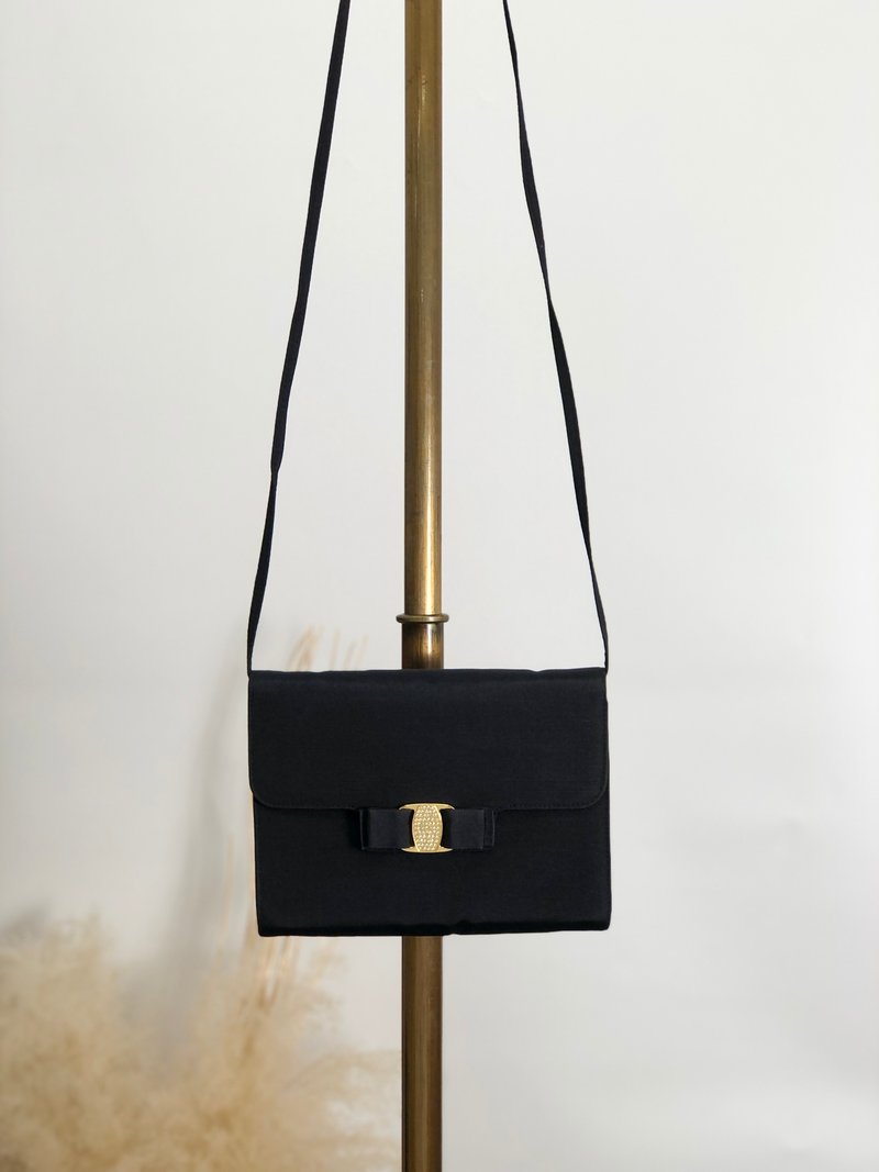 【 日本直送　名牌中古包 】Salvatore Ferragamo ショルダーバッグ ブラック ヴァラリボン ラインストーン サテン オールド inuabz - 側背包/斜背包 - 棉．麻 黑色