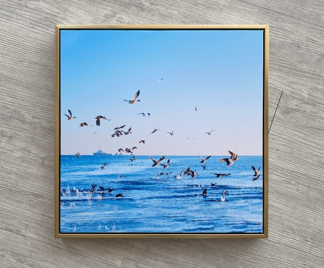 福祉商品】海上を飛ぶ鳥-渡り鳥/家具/海/居間/北欧諸国/絵画 - ショップ Boluo Gallery ポスター・絵 - Pinkoi