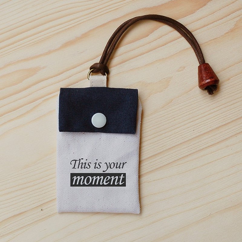 Positive energy card bag - this is your moment - ที่ใส่บัตรคล้องคอ - ผ้าฝ้าย/ผ้าลินิน ขาว