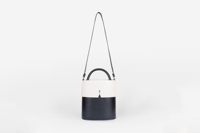 Gaia Bucket Bag 素皮革 水桶包 手提包 側背包 黑色x米白色 - 側背包/斜背包 - 人造皮革 黑色