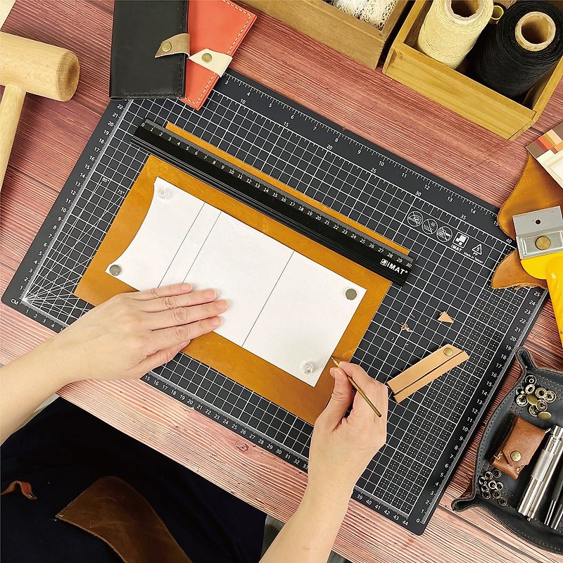 [Assisted Magnetism] iMAT Flip Cutting Mat 2.0 Magnetic version folding mat made of patchwork/leather - อื่นๆ - วัสดุอื่นๆ 