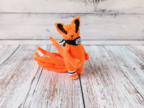 手作りかぎ針編みの九尾のキツネ - 頭が回転する編みぐるみぬいぐるみ