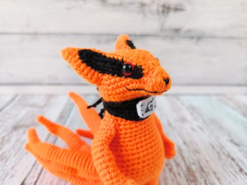 手作りかぎ針編みの九尾のキツネ - 頭が回転する編みぐるみぬいぐるみ