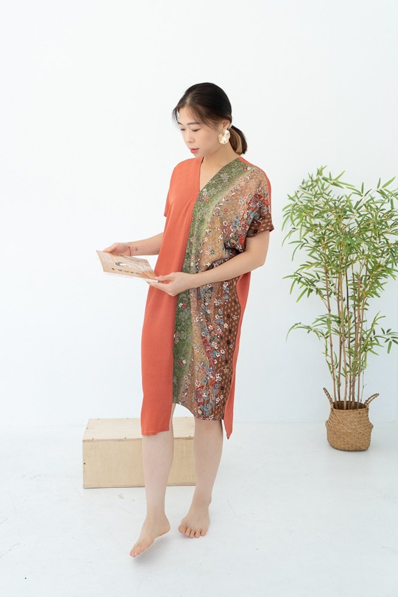 High-end silk Japanese salmon pink orange flower totem contrasting long square dress dress - ชุดเดรส - ผ้าฝ้าย/ผ้าลินิน สีส้ม