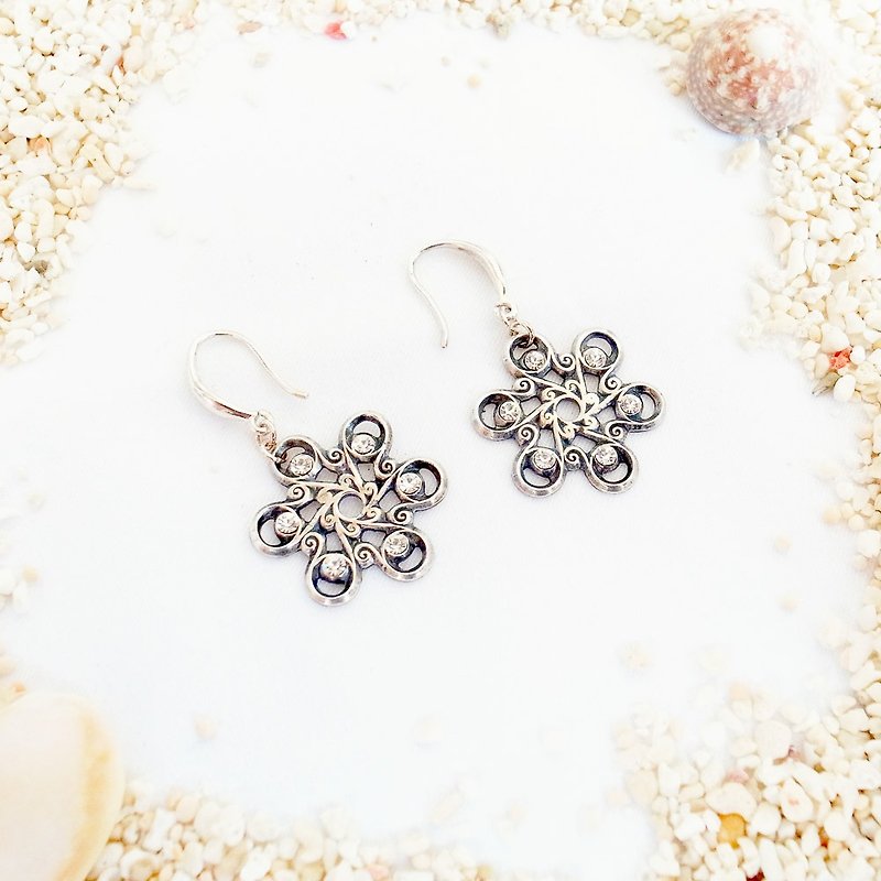 Flower-shaped swirl crystal diamond earrings sterling silver earrings-925 sterling silver ornaments - Earrings & Clip-ons - Other Metals Silver