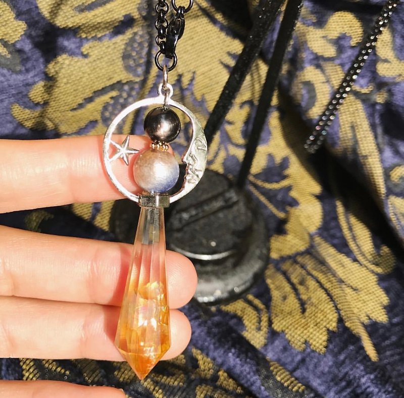 【Lost And Find】Natural Limonite in Quartz necklace - สร้อยคอ - เครื่องเพชรพลอย สีเหลือง