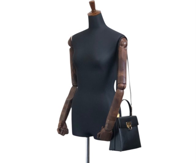 【Salvatore Ferragamo】ハンドバッグ　ガンチーニ　ブラック ガンチーニ ハンドバッグ レザー ブラック 2WAY サルヴァトーレ