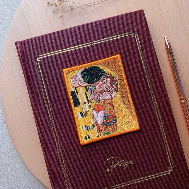 [Limited Edition] Royal Dutch Cloth Embroidered Notebook Klimt [Kiss] - สมุดบันทึก/สมุดปฏิทิน - งานปัก 