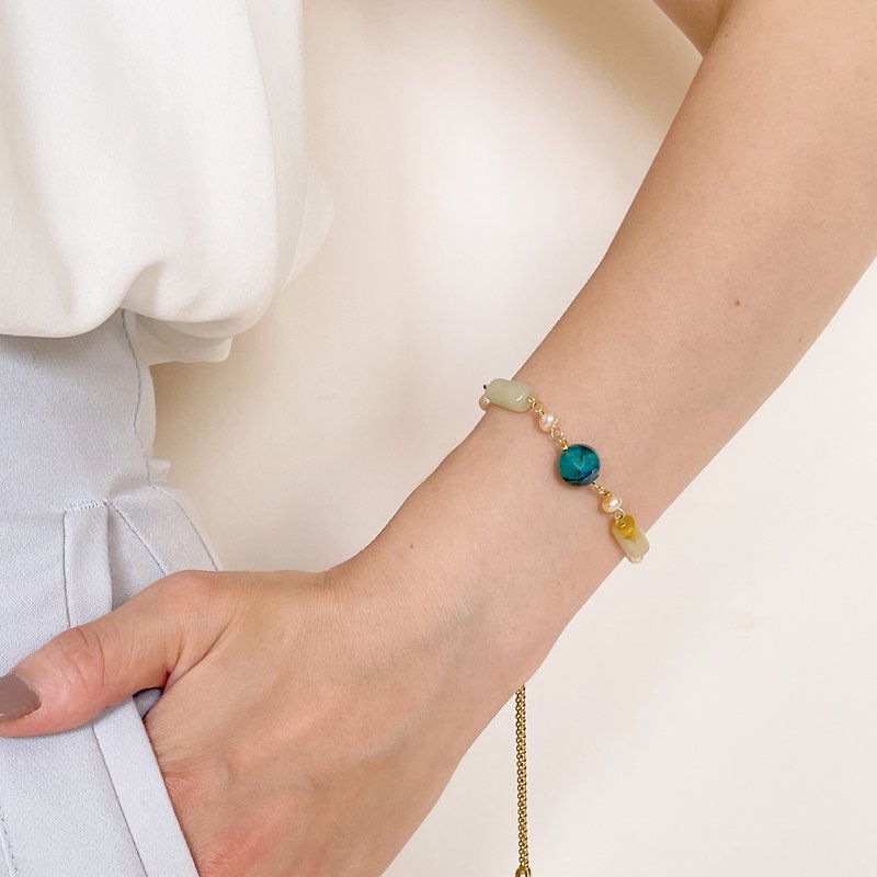 Turquoise and round jade tube gold-plated bracelet【Asteroids】 - สร้อยข้อมือ - หยก สีน้ำเงิน