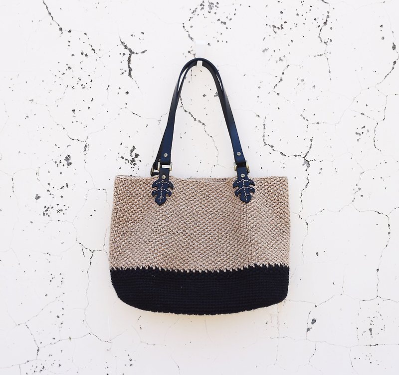 【Sold out】Handmade hand-woven/ Linen tote bag/shopping bag/tote bag/ Linen bag - กระเป๋าถือ - ผ้าฝ้าย/ผ้าลินิน สีกากี