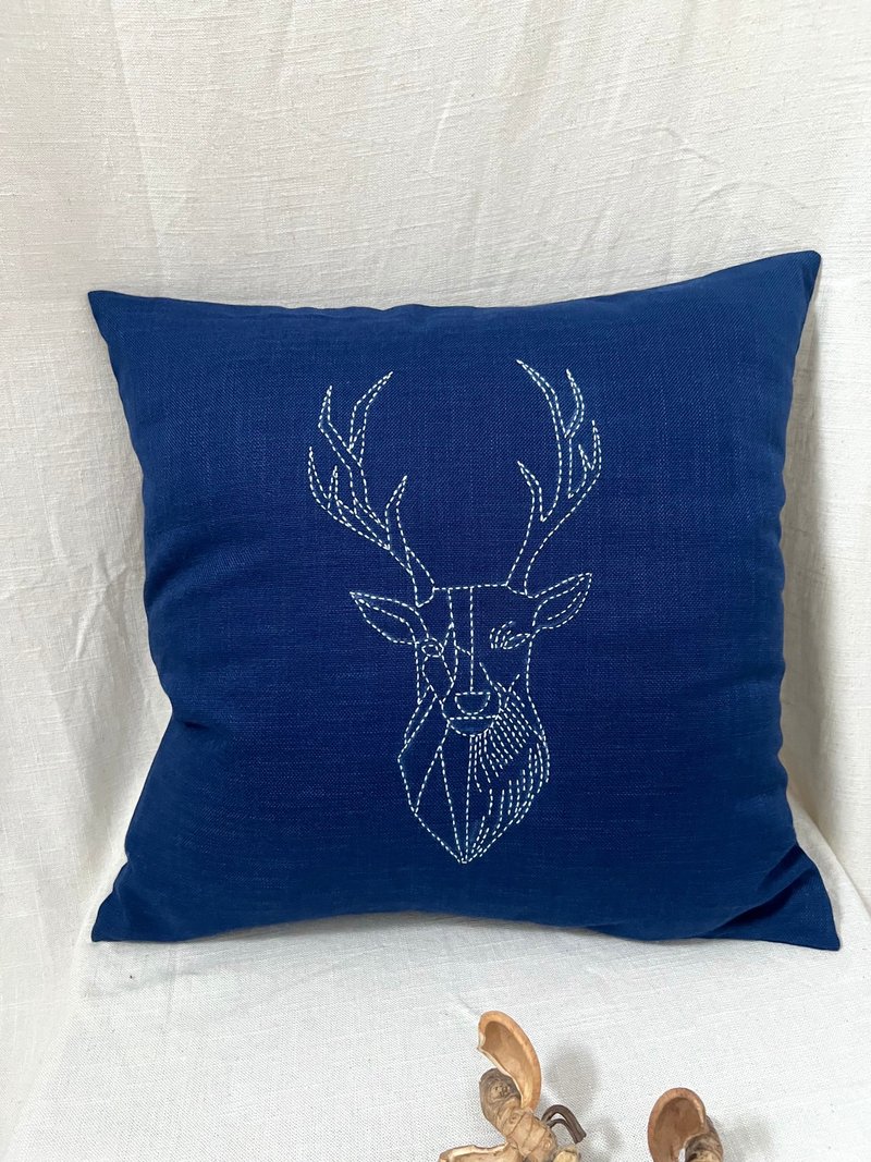 Hand-Embroidered Geometric Deer Cushion Cover – Blue Linen Look Pillow - 枕頭/抱枕 - 棉．麻 藍色
