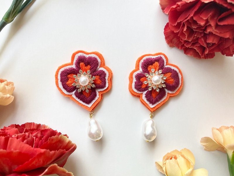 bon bon Orange bordeaux( pearl )【刺繍アクセサリー/秋/冬/ボルドー/オレンジ/ギフト】 - 耳環/耳夾/耳骨夾 - 繡線 橘色